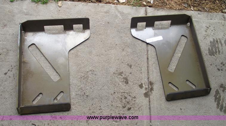 image for item 5512 Universal skid loader attachment plates