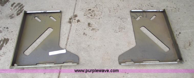 image for item 5512 Universal skid loader attachment plates