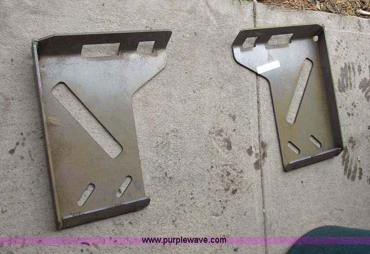 image for item 5512 Universal skid loader attachment plates