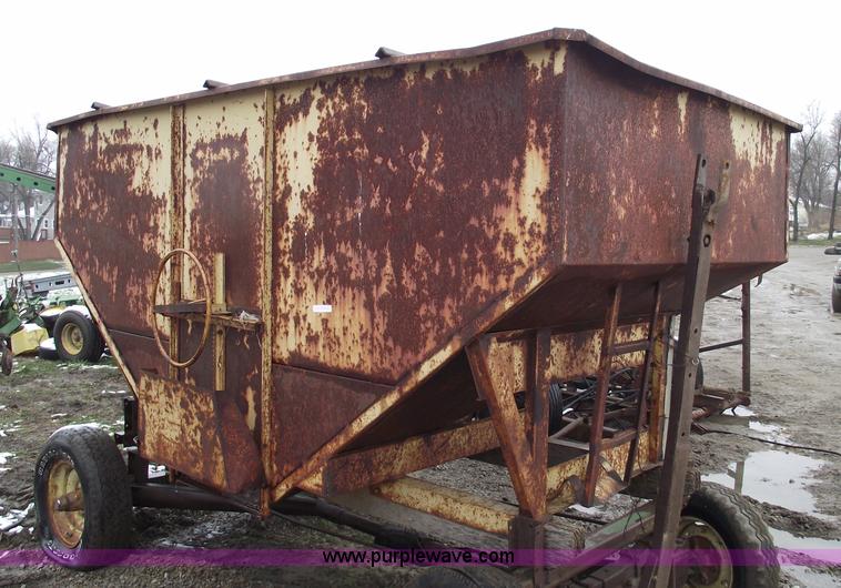 image for item 5515 160 bushel gravity box