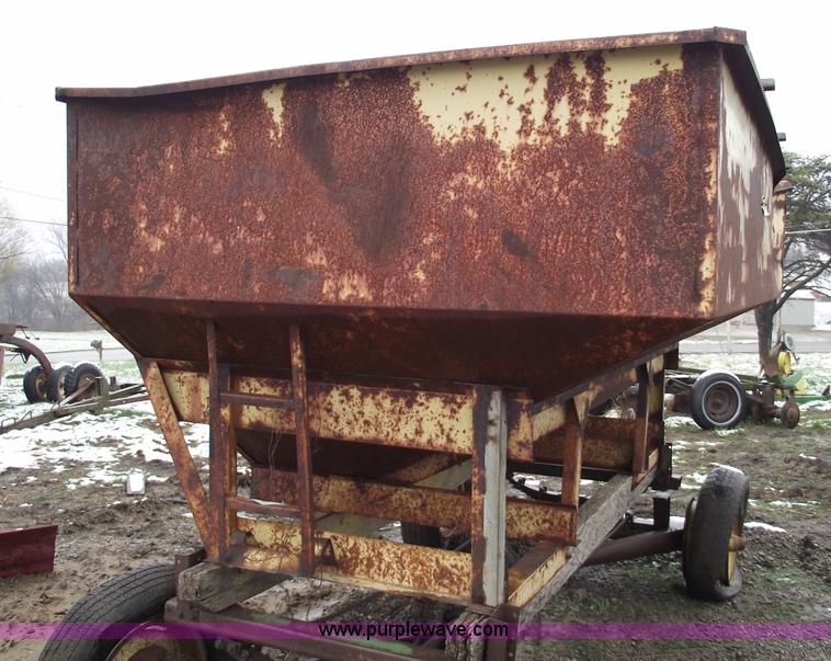 image for item 5515 160 bushel gravity box