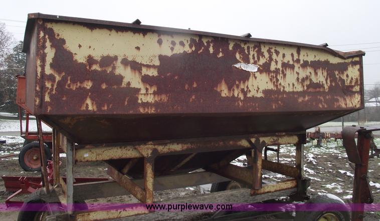 image for item 5515 160 bushel gravity box