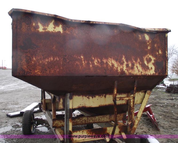 image for item 5515 160 bushel gravity box