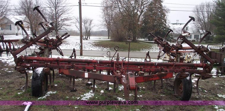 image for item 5517 International 45 18' Vibra-shank field cultivator