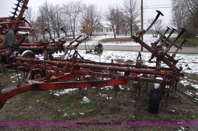 image for item 5517 International 45 18' Vibra-shank field cultivator