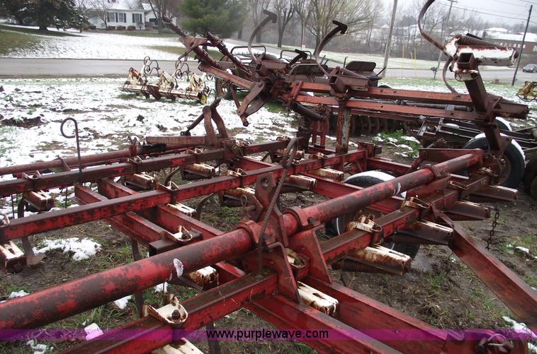 image for item 5517 International 45 18' Vibra-shank field cultivator