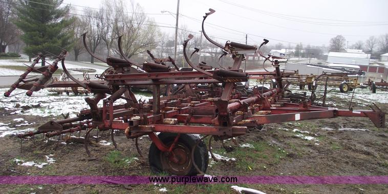 image for item 5517 International 45 18' Vibra-shank field cultivator
