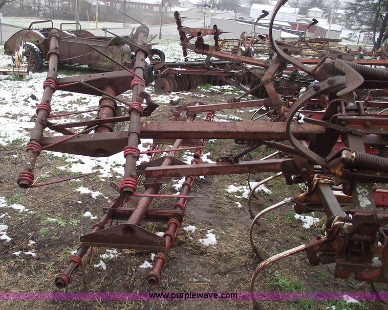 image for item 5517 International 45 18' Vibra-shank field cultivator