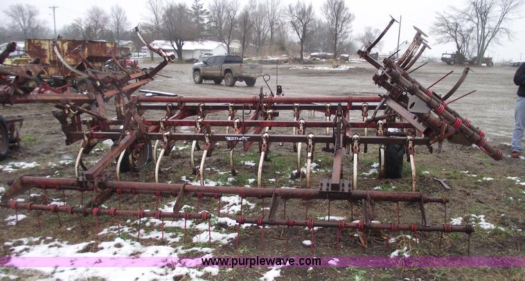 image for item 5517 International 45 18' Vibra-shank field cultivator