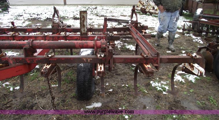 image for item 5517 International 45 18' Vibra-shank field cultivator