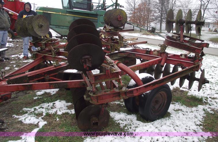 image for item 5518 Kewanee 16'manual fold disk