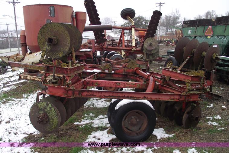 image for item 5518 Kewanee 16'manual fold disk