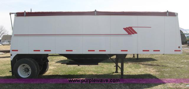 image for item 5930 1997 Maurer Mfg. grain hopper trailer