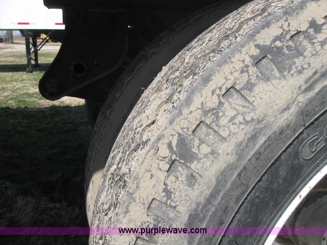 image for item 5931 1997 Maurer Mfg. grain hopper trailer