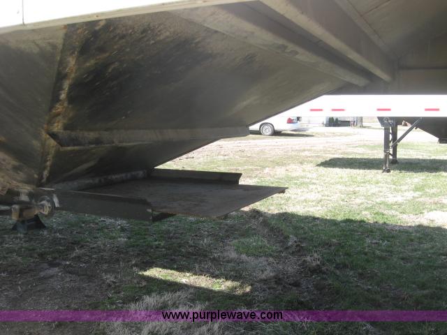 image for item 5931 1997 Maurer Mfg. grain hopper trailer