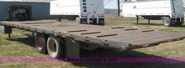 image for item 5932 1998 Neal Mfg. flatbed goose neck trailer