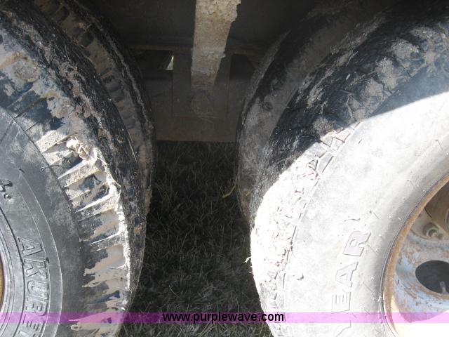 image for item 5932 1998 Neal Mfg. flatbed goose neck trailer