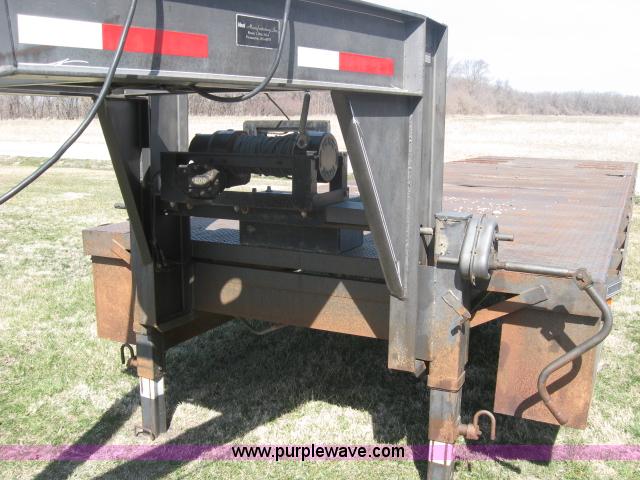 image for item 5932 1998 Neal Mfg. flatbed goose neck trailer