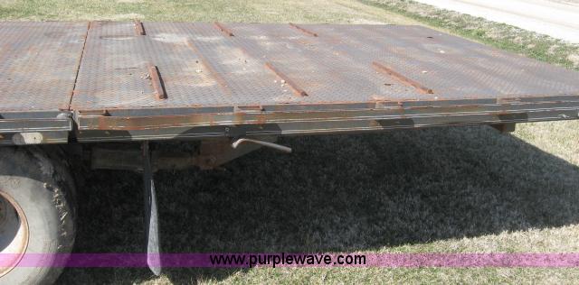 image for item 5932 1998 Neal Mfg. flatbed goose neck trailer