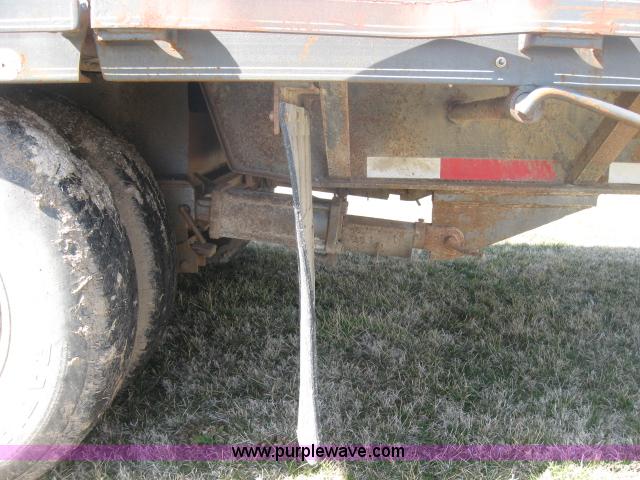 image for item 5932 1998 Neal Mfg. flatbed goose neck trailer
