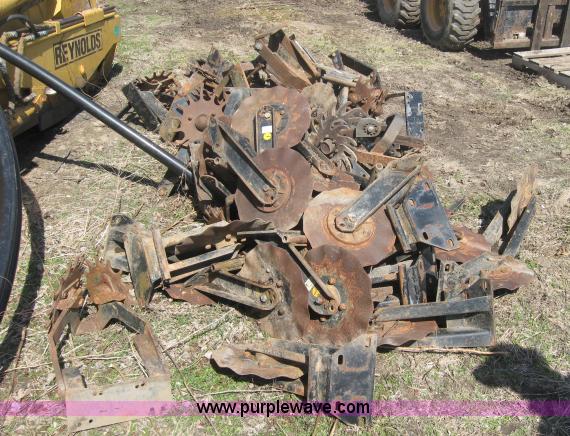 image for item 5942 Approx 20-24 Martin Industries no-till planter seed opener/closer
