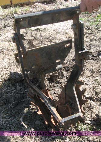 image for item 5942 Approx 20-24 Martin Industries no-till planter seed opener/closer