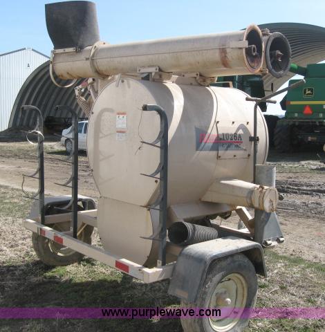 image for item 5946 Rem 1026A grain vac