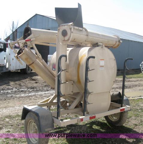 image for item 5946 Rem 1026A grain vac