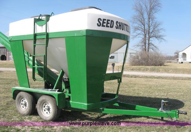 image for item 5950 Norwood 290 seed shuttle/tender