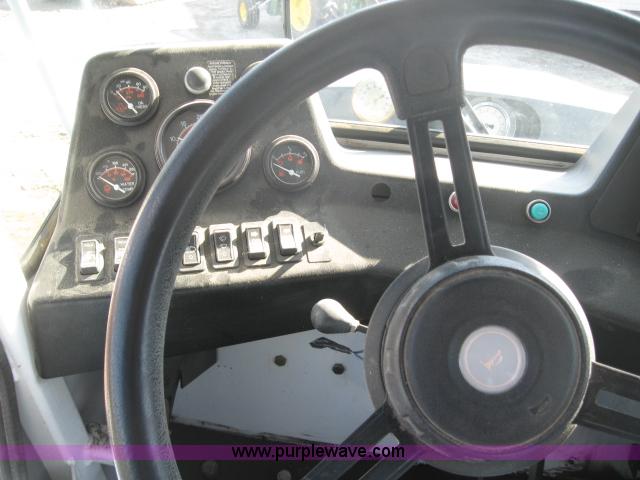 image for item 5957 2001 AGCO SpraCoupe 4440 sprayer