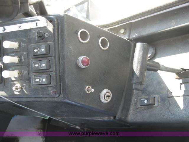 image for item 5957 2001 AGCO SpraCoupe 4440 sprayer