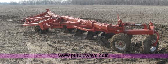 image for item 5960 Wil-Rich 2900 10 bottom plow