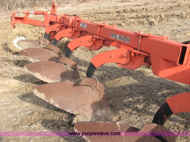image for item 5960 Wil-Rich 2900 10 bottom plow