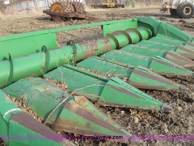 image for item 5965 John Deere 853A eight row header