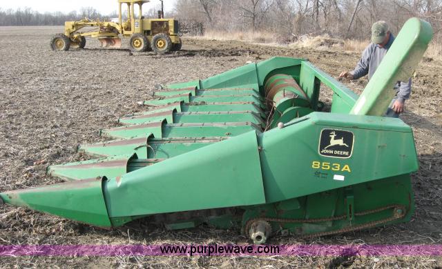 image for item 5967 John Deere 853A eight row header