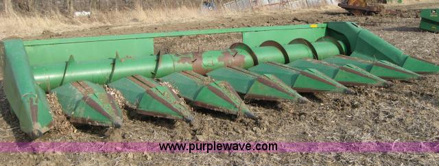 image for item 5967 John Deere 853A eight row header