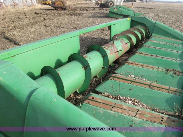 image for item 5967 John Deere 853A eight row header