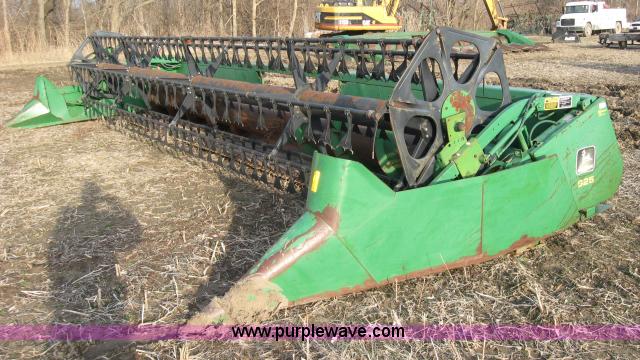 image for item 5977 1994 John Deere 925 header and reel