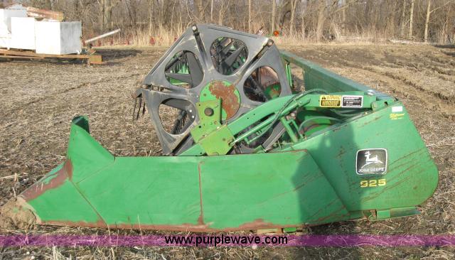 image for item 5977 1994 John Deere 925 header and reel