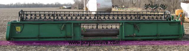 image for item 5977 1994 John Deere 925 header and reel