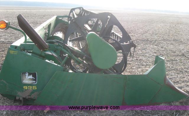 image for item 5977 1994 John Deere 925 header and reel