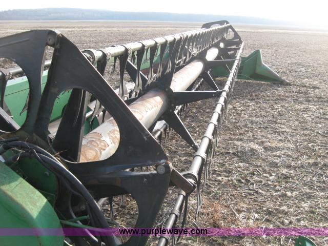 image for item 5977 1994 John Deere 925 header and reel