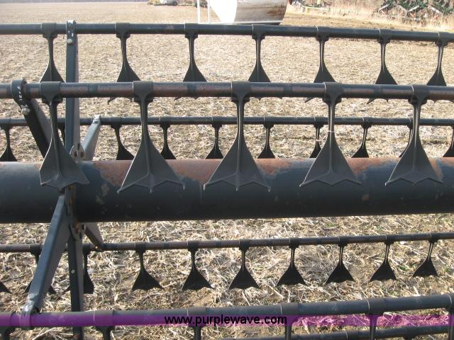image for item 5977 1994 John Deere 925 header and reel
