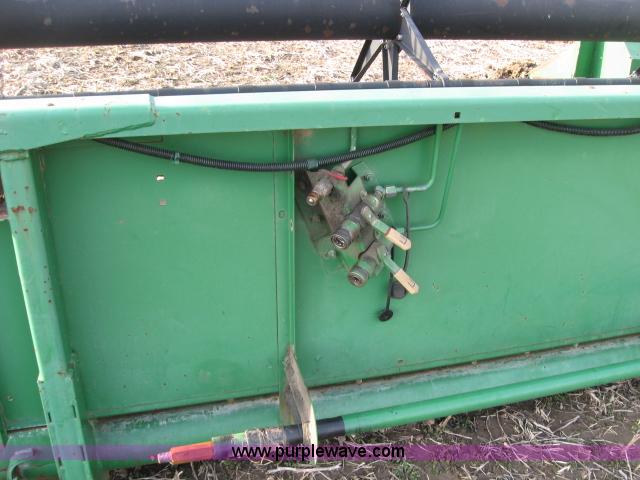 image for item 5977 1994 John Deere 925 header and reel