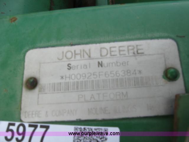 image for item 5977 1994 John Deere 925 header and reel