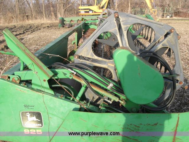 image for item 5978 1994 John Deere 925 header and reel