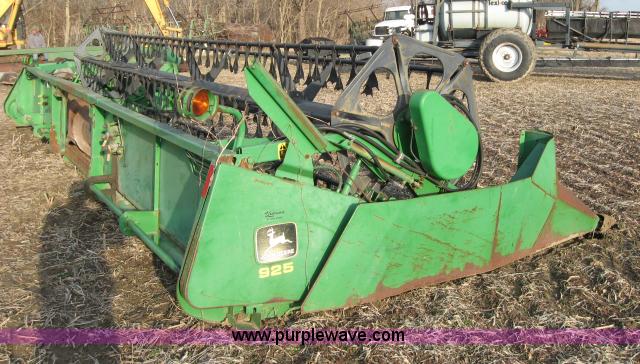 image for item 5978 1994 John Deere 925 header and reel