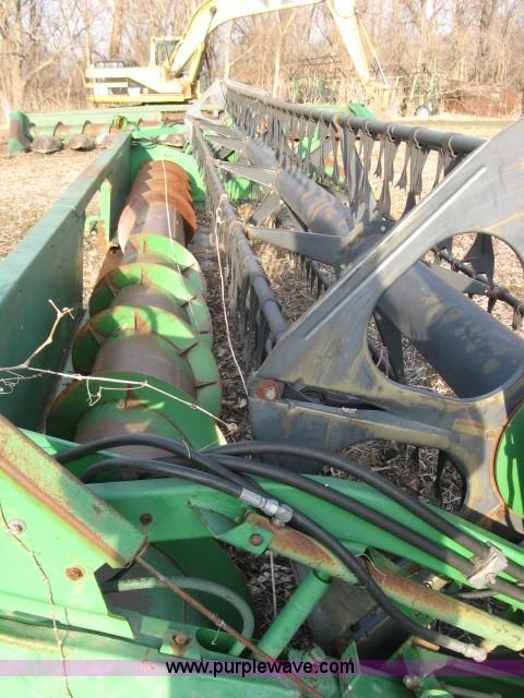 image for item 5978 1994 John Deere 925 header and reel