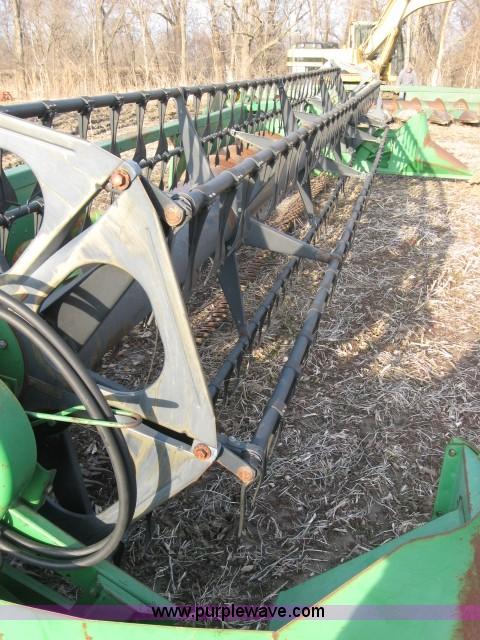 image for item 5978 1994 John Deere 925 header and reel