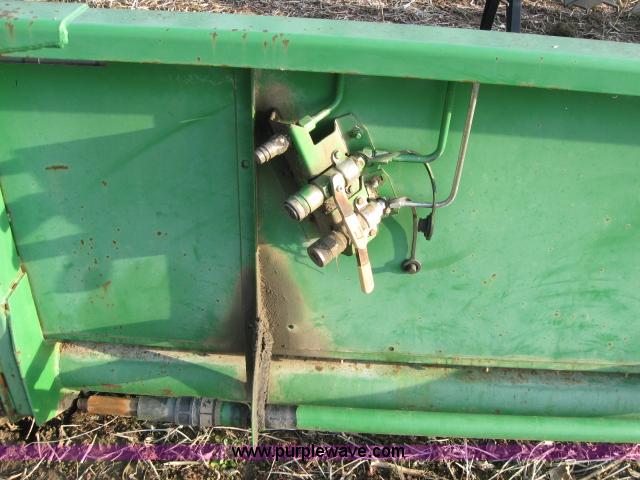 image for item 5978 1994 John Deere 925 header and reel